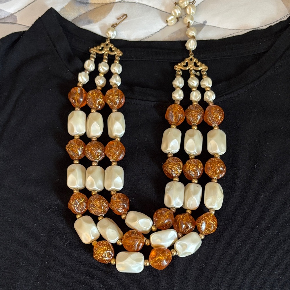 Vintage 1950’s Gold and Cream Beaded 3 strand chocker!!